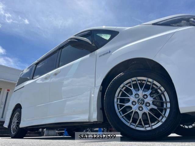 Toyota NOAH HYBRID 2017-09 365172-17