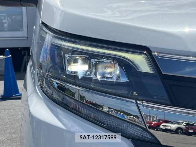 Toyota NOAH HYBRID 2017-09 365172-16