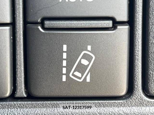 Toyota NOAH HYBRID 2017-09 365172-8