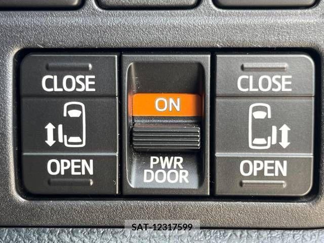 Toyota NOAH HYBRID 2017-09 365172-5