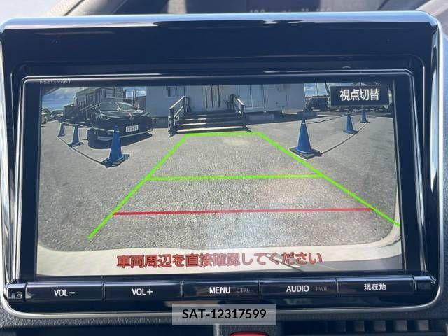Toyota NOAH HYBRID 2017-09 365172-3