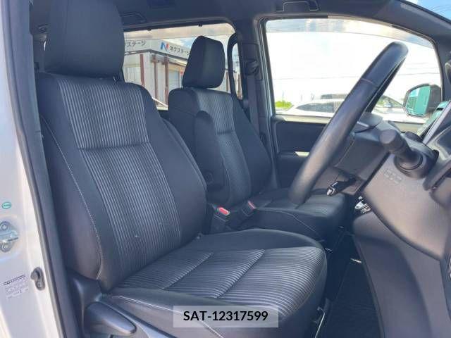 Toyota NOAH HYBRID 2017-09 365172-11