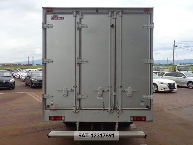 Mitsubishi CANTER 2013-10 389857-6