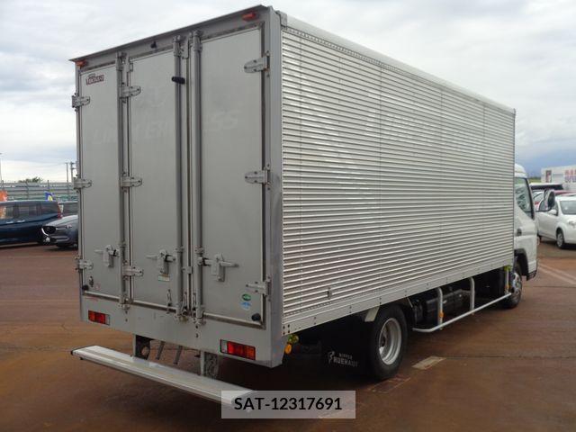 Mitsubishi CANTER 2013-10 389857-2