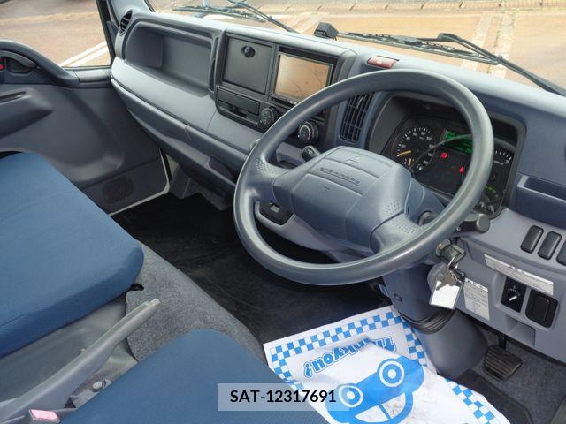 Mitsubishi CANTER 2013-10 389857-1