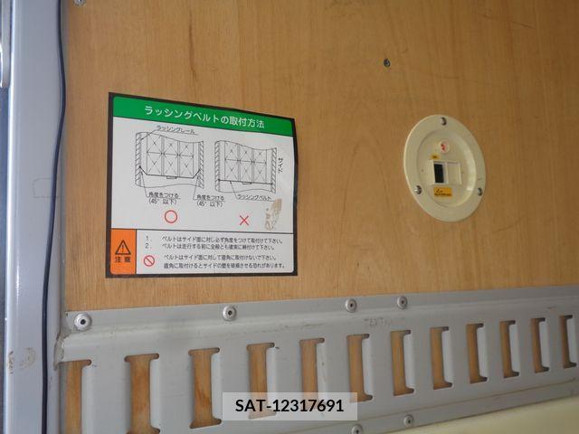 Mitsubishi CANTER 2013-10 389857-18