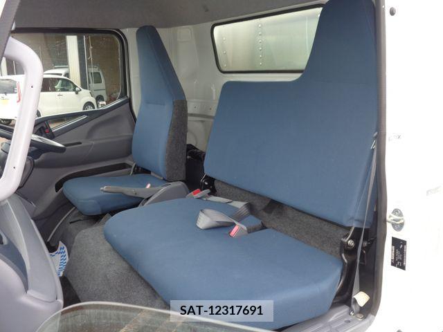 Mitsubishi CANTER 2013-10 389857-8