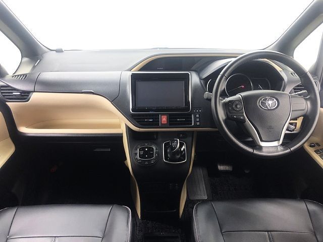 Toyota NOAH HYBRID 2014-08 192935-1