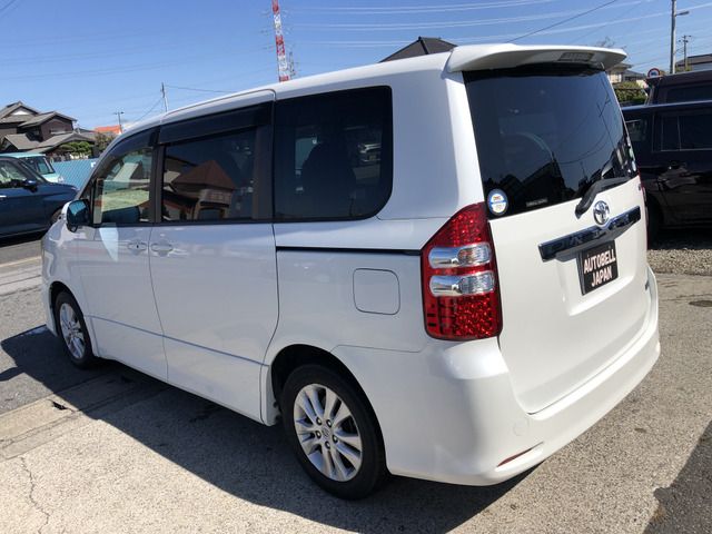 Toyota NOAH 2013-03 25085-19