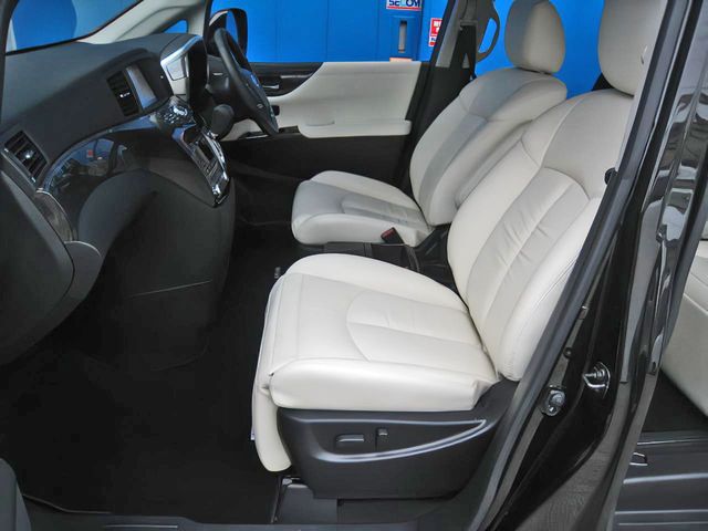 Nissan ELGRAND 2018-01 3539-23