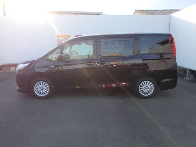 Toyota NOAH HYBRID 2017-05 23111-14
