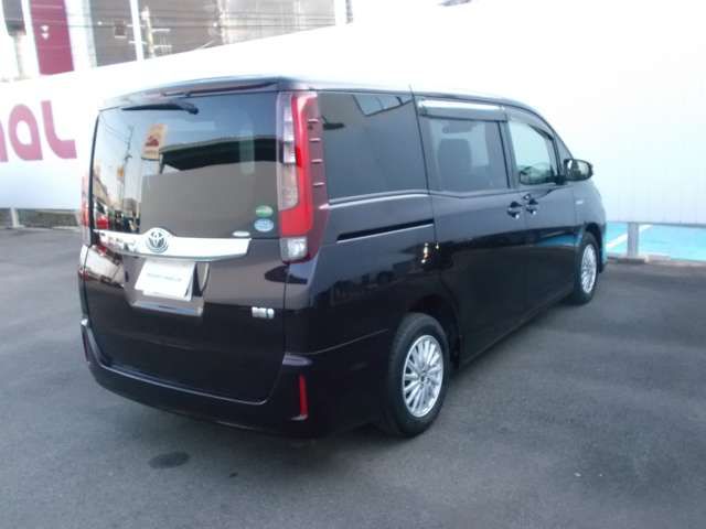 Toyota NOAH HYBRID 2017-05 23111-2