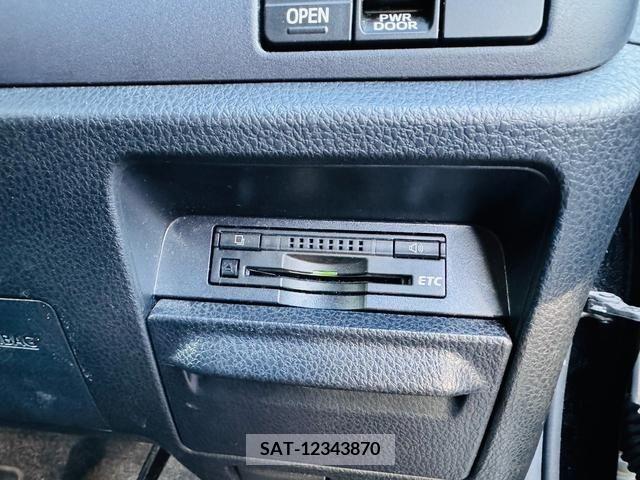 Toyota VOXY 2014-10 217798-12
