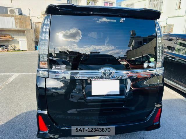 Toyota VOXY 2014-10 217798-5