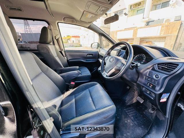 Toyota VOXY 2014-10 217798-16
