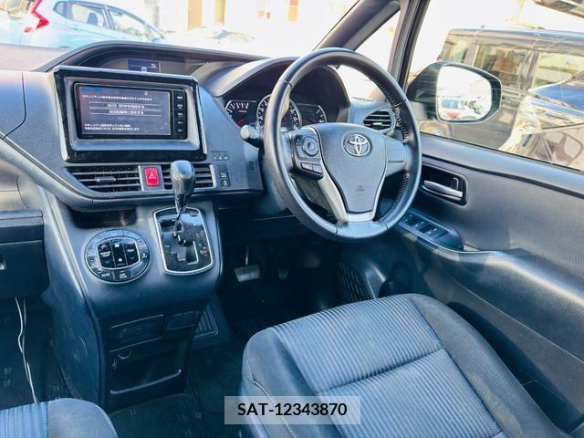 Toyota VOXY 2014-10 217798-1