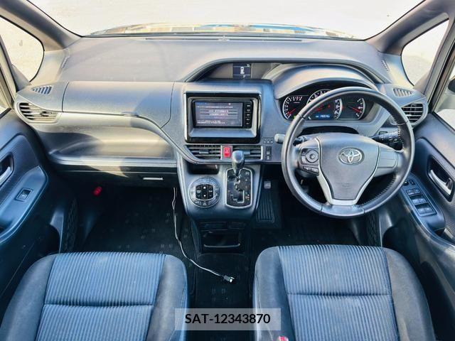 Toyota VOXY 2014-10 217798-8