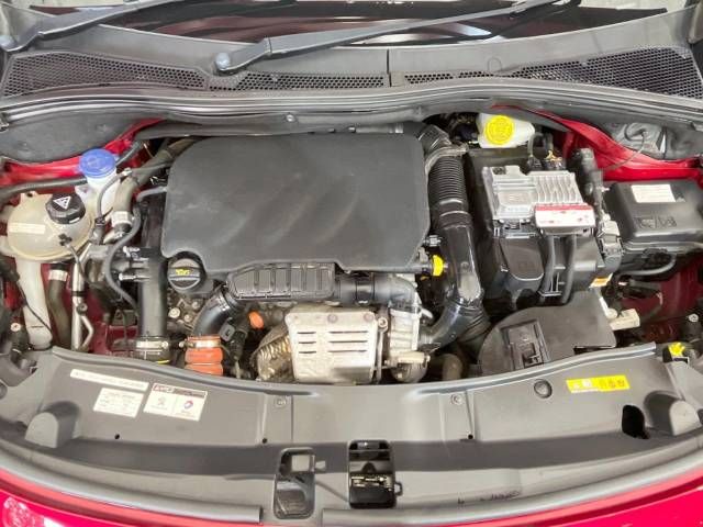 Peugeot 2008 2016-12 27378-19