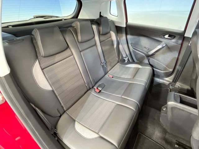 Peugeot 2008 2016-12 27378-9