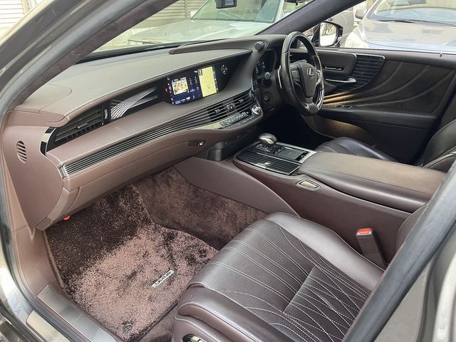 Lexus LS 2018-01 9920-19