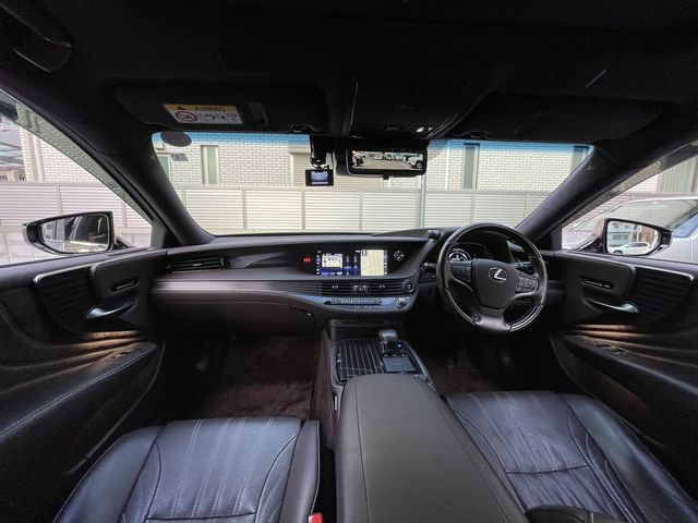 Lexus LS 2018-01 9920-1