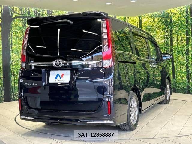 Toyota ESQUIRE 2015-12 215000-17