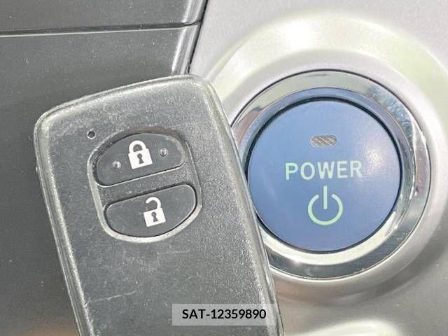 Toyota PRIUS ALPHA 2012-01 282487-5