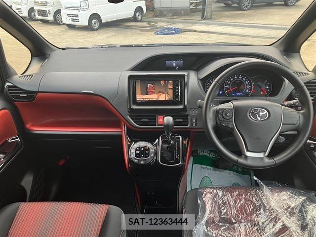 Toyota VOXY 2018-11 205173-1