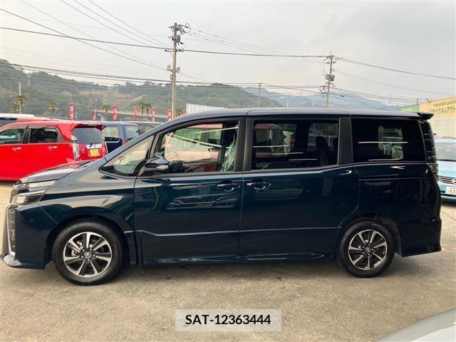 Toyota VOXY 2018-11 205173-5