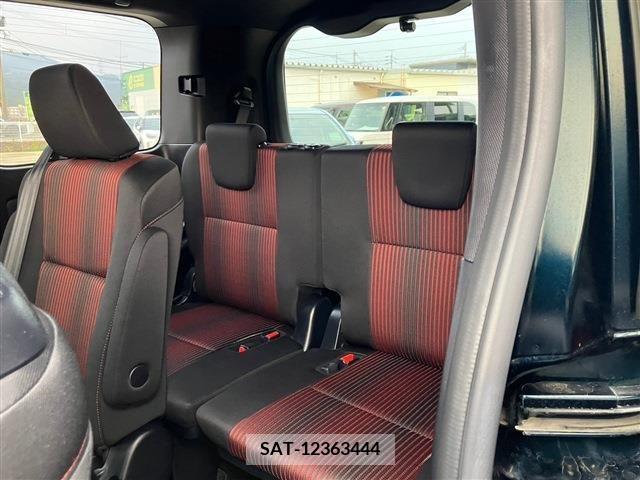 Toyota VOXY 2018-11 205173-4