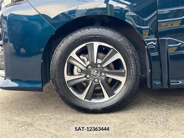 Toyota VOXY 2018-11 205173-11