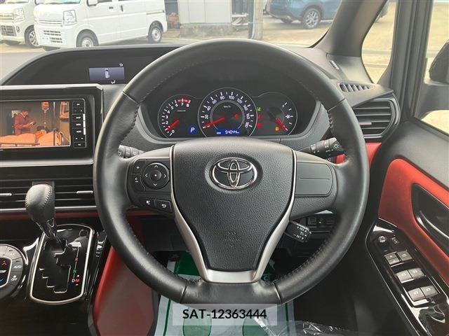 Toyota VOXY 2018-11 205173-12