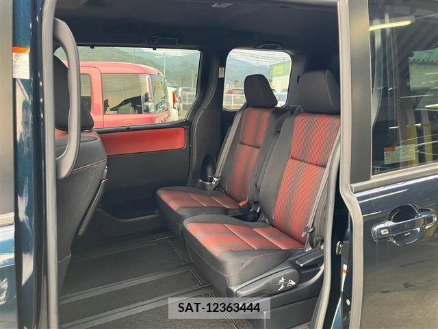 Toyota VOXY 2018-11 205173-3