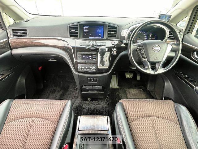 Nissan ELGRAND 2011-03 297126-1