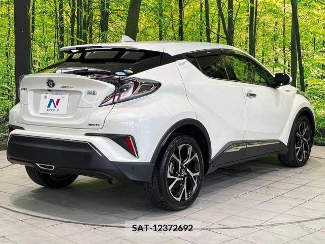 Toyota C-HR 2018-02 352266-17