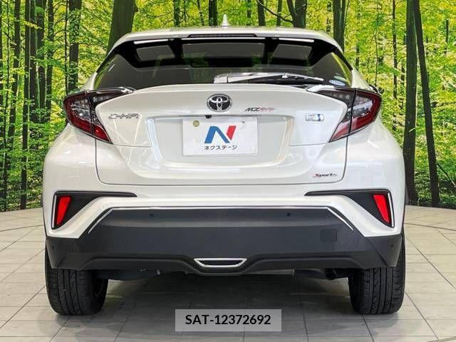 Toyota C-HR 2018-02 352266-15