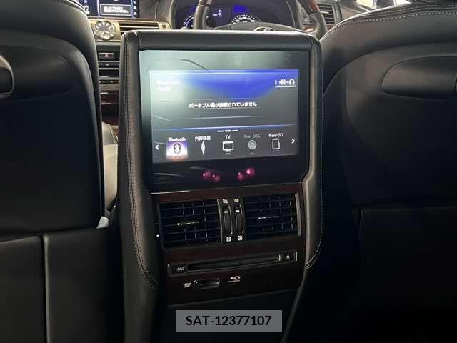 Lexus LS 2017-01 388371-19