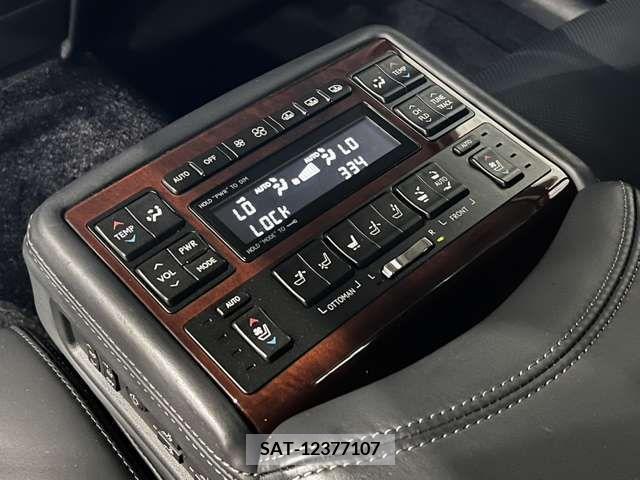 Lexus LS 2017-01 388371-5