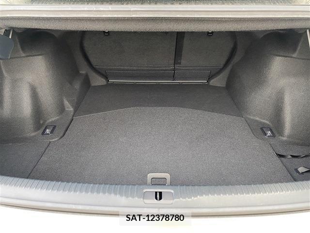 Lexus IS 2016-10 300006-12