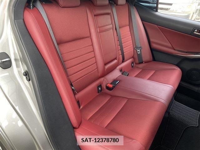 Lexus IS 2016-10 300006-11