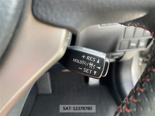 Lexus IS 2016-10 300006-9