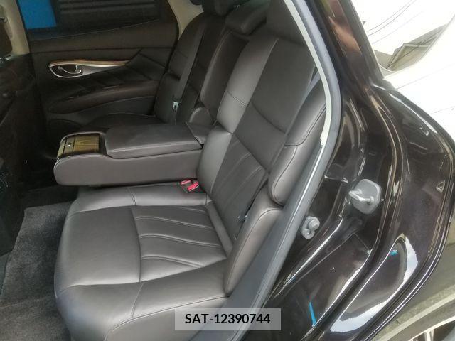 Nissan FUGA 2010-01 360767-11