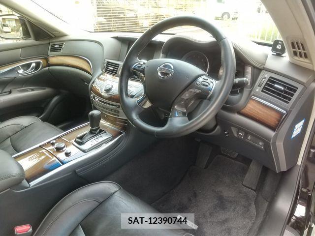 Nissan FUGA 2010-01 360767-9