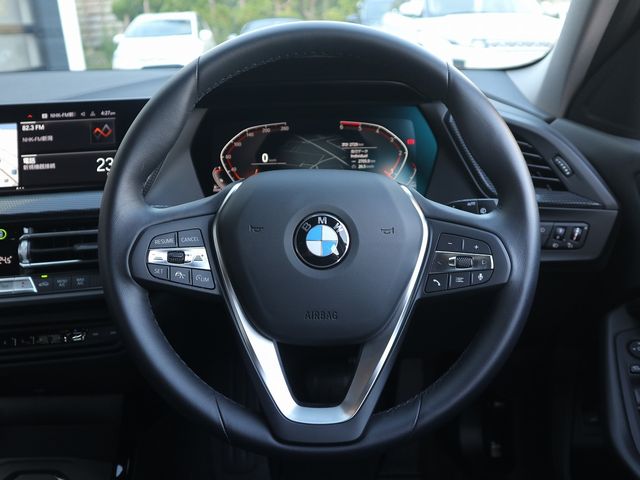 Bmw 1 SERIES 2023-04 12747-22