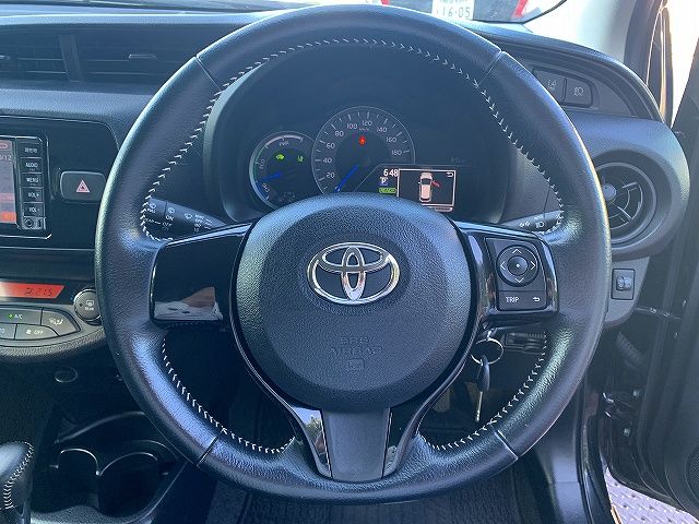 Toyota VITZ HYBRID 2017-02 7137-13