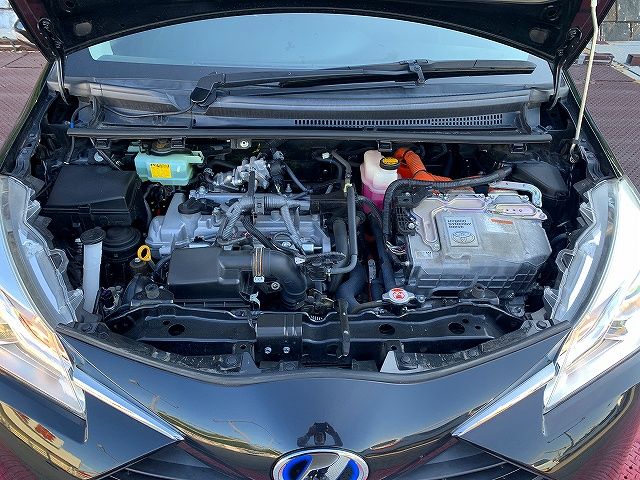 Toyota VITZ HYBRID 2017-02 7137-24