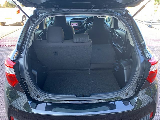 Toyota VITZ HYBRID 2017-02 7137-15