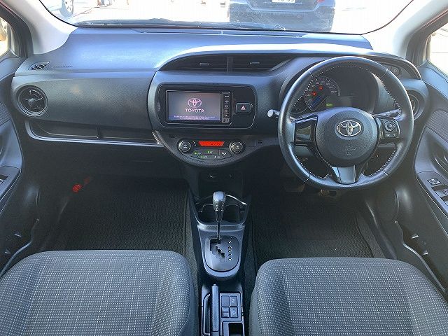 Toyota VITZ HYBRID 2017-02 7137-1