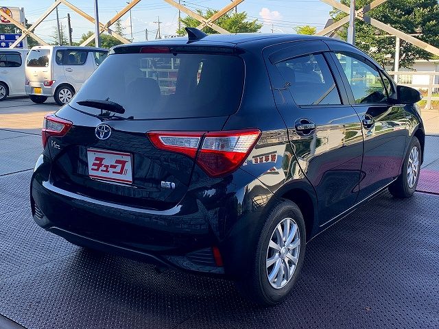 Toyota VITZ HYBRID 2017-02 7137-2