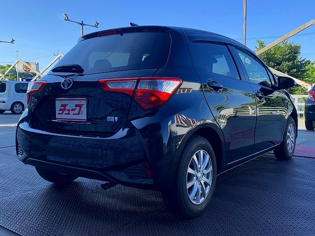 Toyota VITZ HYBRID 2017-02 7137-27